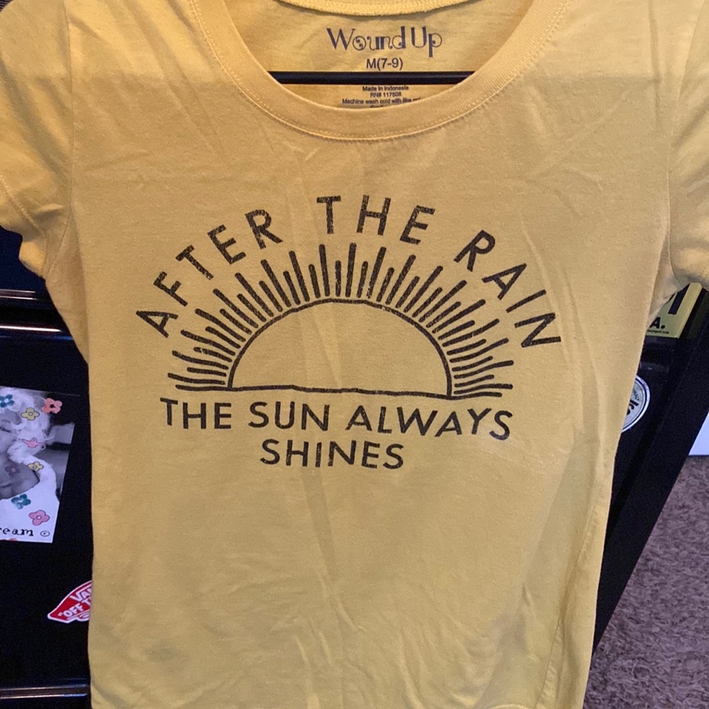 Wound Up size M (7-9), “After the Rain the Sun Always Shines”, yellow tee